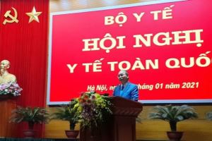 El primer ministro de Vietnam insta a la minimización de la sobrecarga hospitalaria