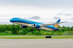 Vietnam Airlines promete los mejores servicios posibles al XIII Congreso Nacional del Partido