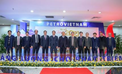 El primer ministro de Vietnam insta a Petrovietnam a fortalecer su papel como motor de crecimiento