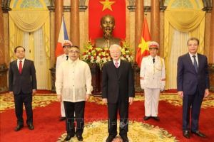 El máximo líder de Vietnam recibe a los nuevos embajadores de España, Irán y Filipinas