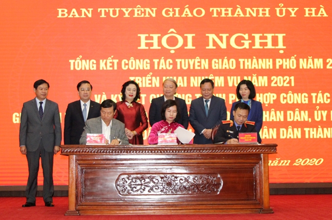 En esta ocasión, firmó un programa de coordinación con el consejo popular, el comité popular, el tribunal popular y la fiscalía popular de Hanói.