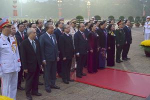 Delegados del XIII Congreso del PCV rinden tributo al presidente Ho Chi Minh