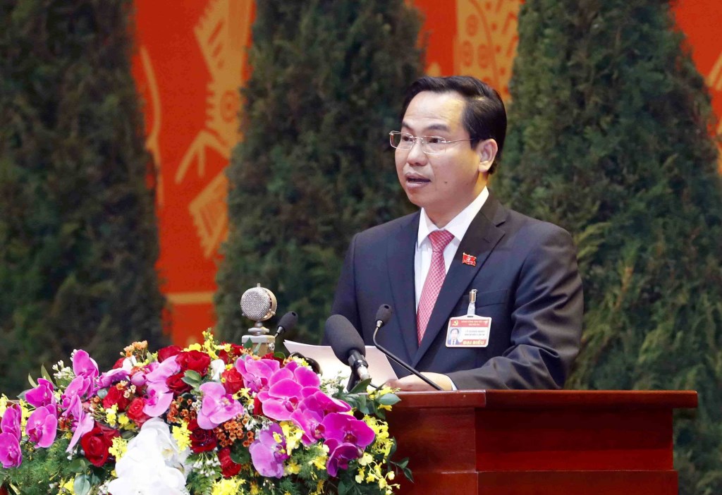 El secretario del Comité del Partido de la provincia sureña de Can Tho, Le Quang Manh, presenta su ponencia.