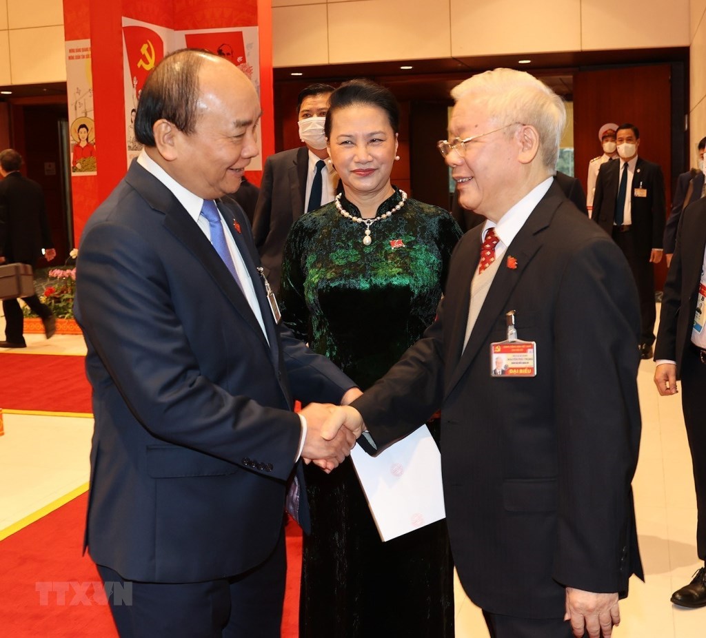 El máximo líder del país, Nguyen Phu Trong, el primer ministro Nguyen Xuan Phuc y la presidenta del Parlamento Nguyen Thi Kim Ngan, asistieron a la sesión de debates sobre los documentos al XIII Congreso del PCV, el 28 de enero.