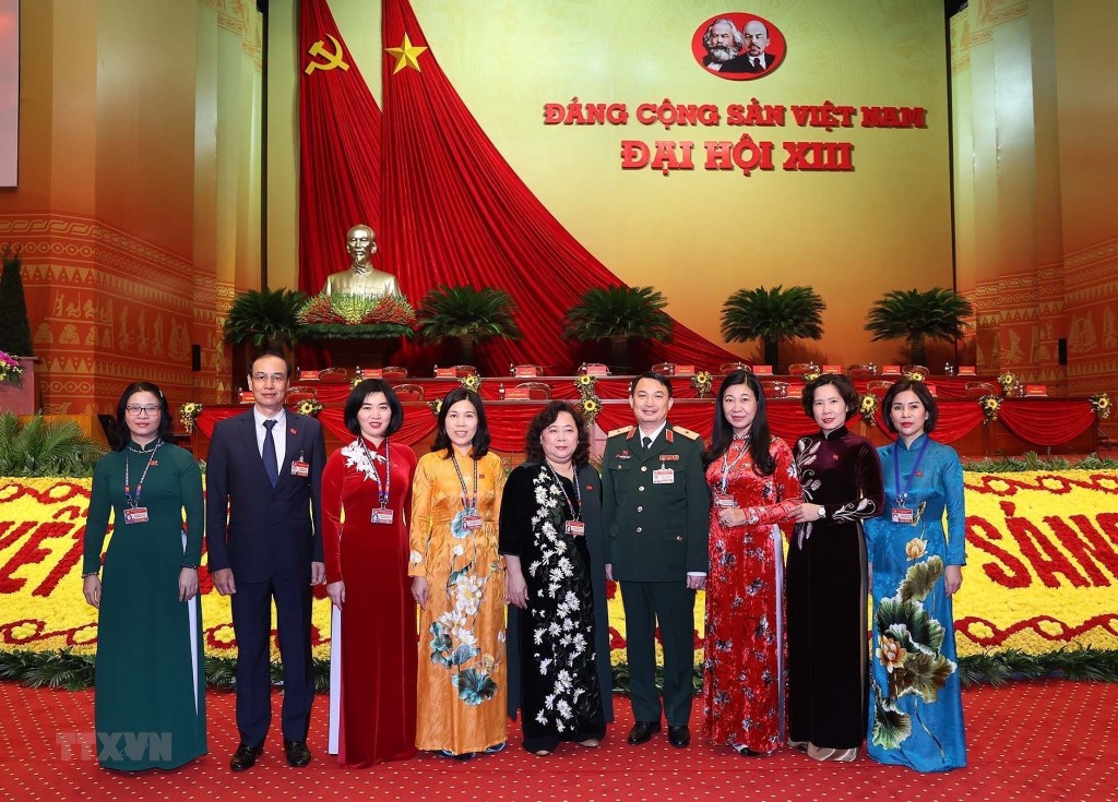 La delegación del Comité del Partido de la ciudad de Hanói participante en la sesión matitutina del 28 de enero. (Foto: VNA)