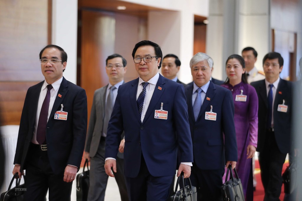 La delegación del Comité del Partido de la provincia norteña de Tuyen Quang participante en la sesión matitutina del 28 de enero. (Foto: VNA)