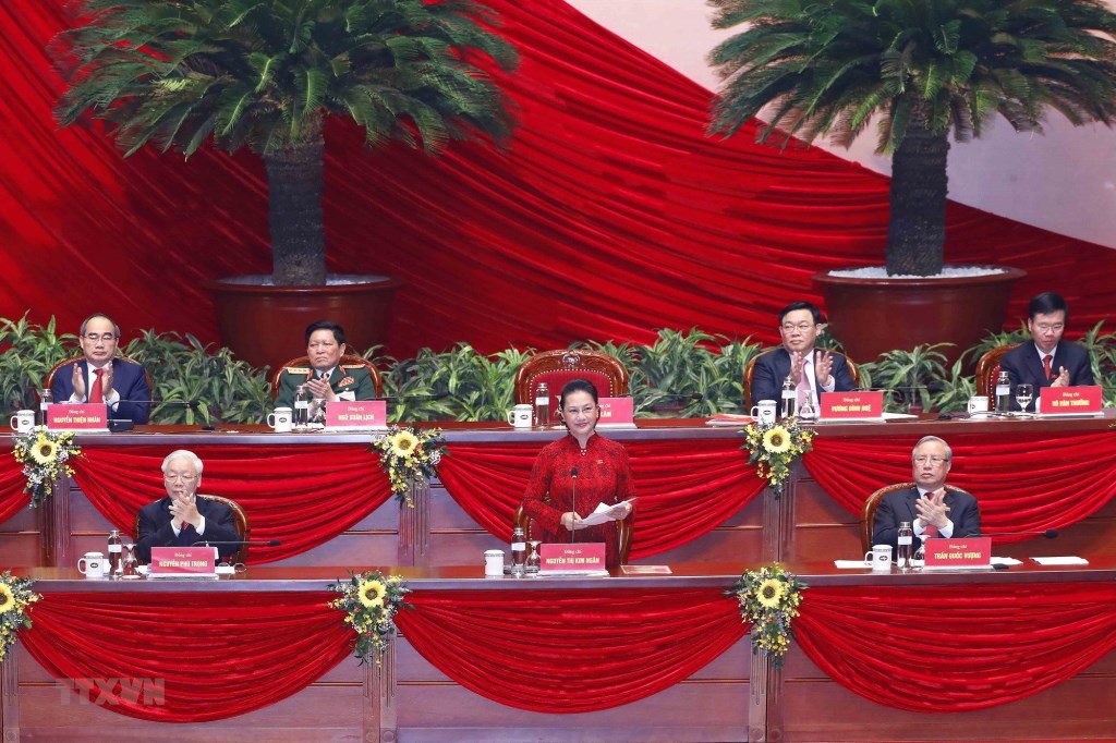 La presidenta del Parlamento Nguyen Thi Kim Ngan conduce el acto de clausura.