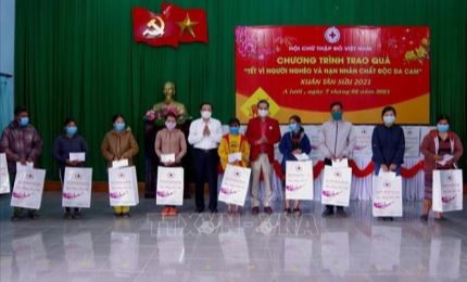 El jefe de la Comisión de Asuntos Internos del Comité Central visita Thua Thien Hue con motivo del Tet