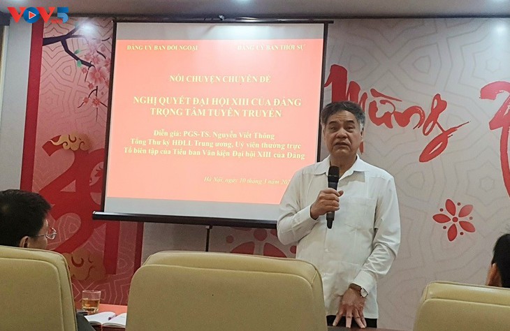 El profesor adjunto y doctor Nguyen Viet Thong, secretario general del Consejo Teórico Central y miembro del Equipo Editorial del XIII Congreso del PCV. (Foto: VOV5)