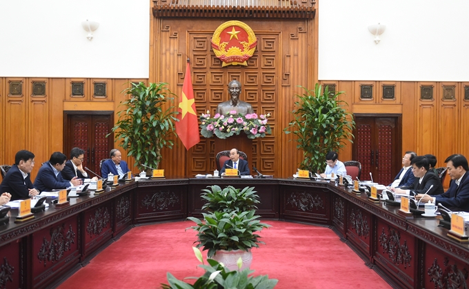 El primer ministro Nguyen Xuan Phuc preside la reunión.