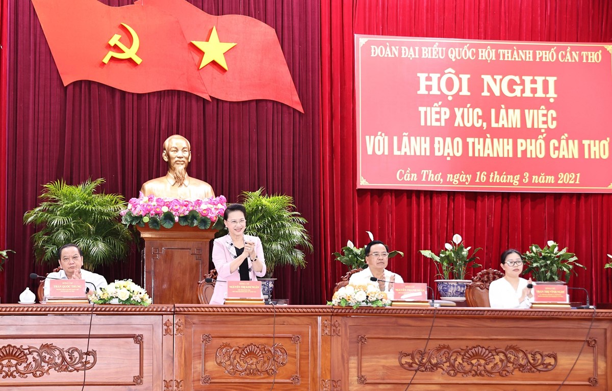 La presidenta del Parlamento Nguyen Thi Kim Ngan se reúne con las autoridades de Can Tho.