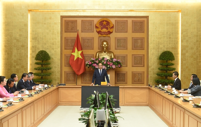 El primer ministro Nguyen Xuan Phuc habla en el encuentro.
