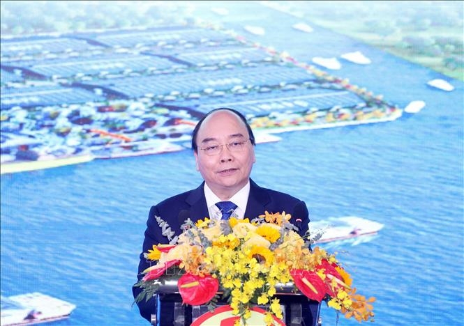 El primer ministro Nguyen Xuan Phuc habla en el acto inaugural. (Foto: VNA)