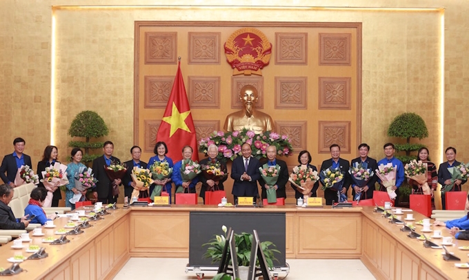 El jefe del Gobierno felicita a los ex dirigentes y dirigentes de la Unión de Jóvenes Comunistas Ho Chi Minh en ocasión del 90 aniversario de la fundación de la organización juvenil.