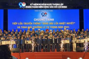 Funcionarios de la Unión de jóvenes homenjaeados con el premio Ly Tu Trong por destacado trabajo