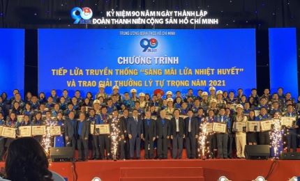 Funcionarios de la Unión de jóvenes homenjaeados con el premio Ly Tu Trong por destacado trabajo
