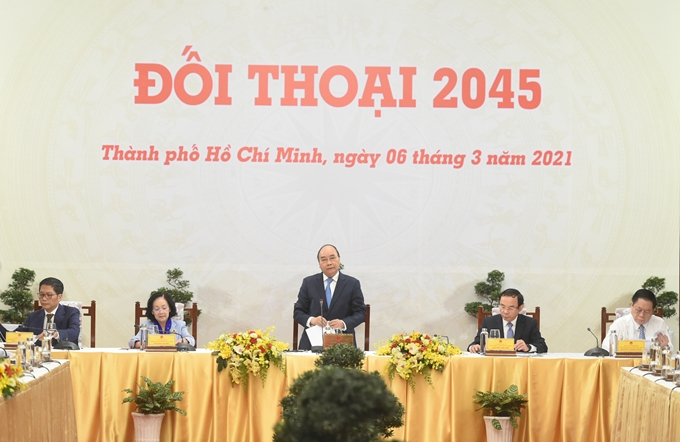 El primer ministro Nguyen Xuan Phuc habla en el Diálogo 2045.