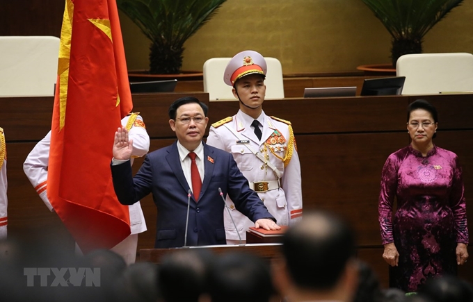 Vuong Dinh Hue en el acto de juramento para asumir la presidencia del Parlamento.