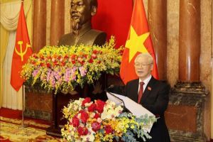 El máximo líder político de Vietnam conduce la reunión del Buró Político del Partido Comunista