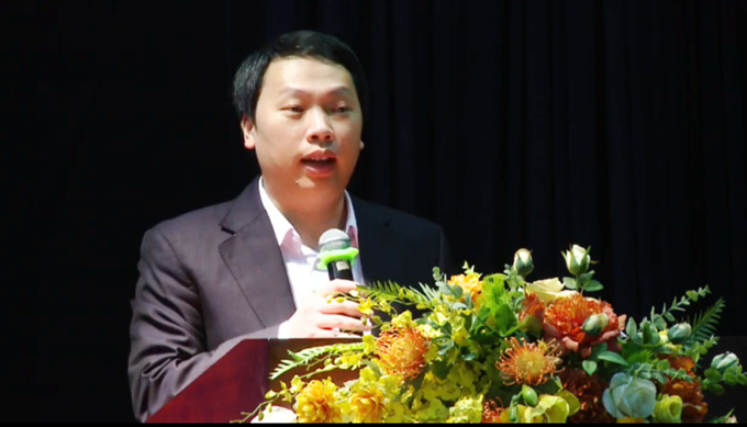 El viceministro de Información y Comunicación de Vietnam Nguyen Huy Dung habla en el foro.