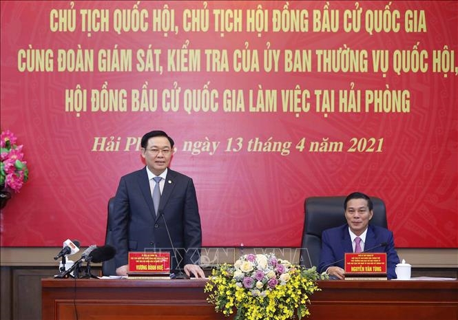 El presidente del Parlamento Vuong Dinh Hue en la reunión. (Foto: VNA)