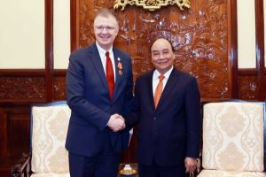 El jefe del Estado vietnamita evalúa los aportes del embajador estadounidense en Hanói