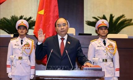 Nguyen Xuan Phuc presta juramento al cargo de presidente de Vietnam