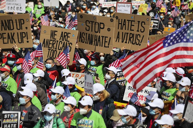 Marchas contra la violencia y el odio hacia los ciudadanos de origen asiático en Nueva York, el 4 de abril de 2021. (Foto: Xinhua/VNA)