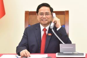 El flamante primer ministro de Vietnam realiza conversaciones telefónicas con sus homólogos de Laos y Camboya