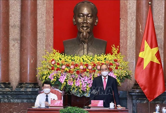 El presidente vietnamita Nguyen Xuan Phuc conduce la reunión. (Foto: VNA)