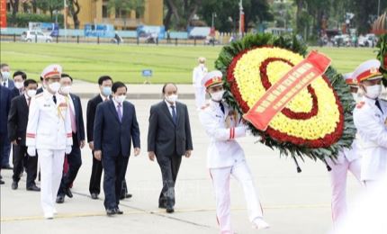 Rinden homenaje al presidente Ho Chi Minh por el 131 aniversario de su natalicio