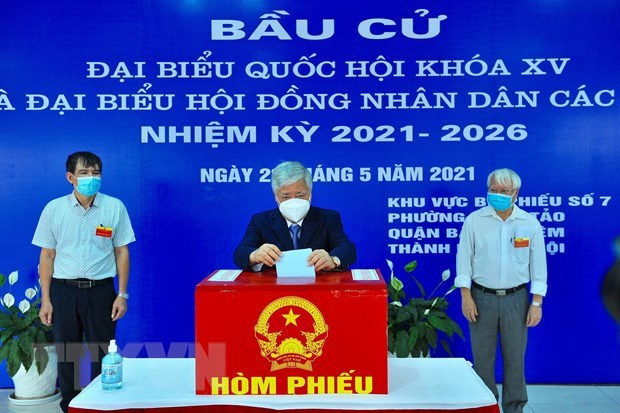 El presidente vietnamita Nguyen Xuan Phuc se reúne con el electorado de la comuna de Phu My Hung, distrito de Cu Chi. (Foto: VNA)