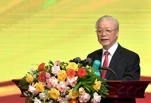 El secretario general del Partido Nguyen Phu Trong habla en la reunión.