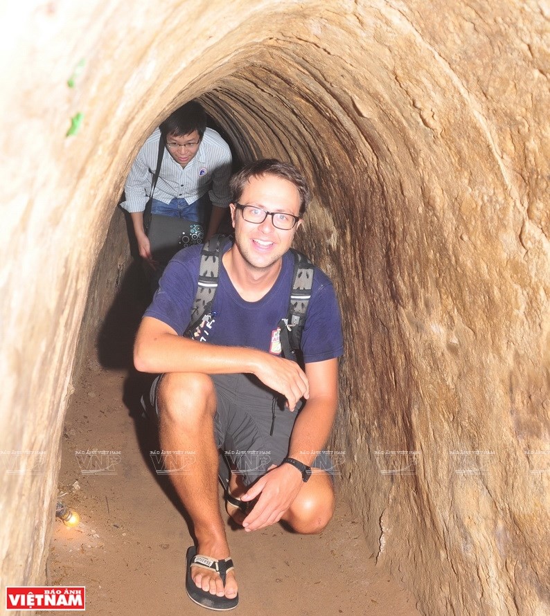 Visitantes en los túneles de Cu Chi. Foto: Archivo de la Zona de Vestigios históricos de Cu Chi.